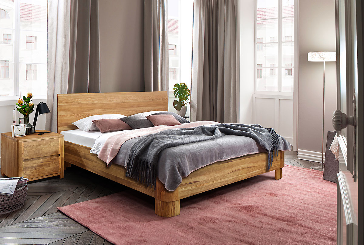Кровать двуспальная из массива дерева