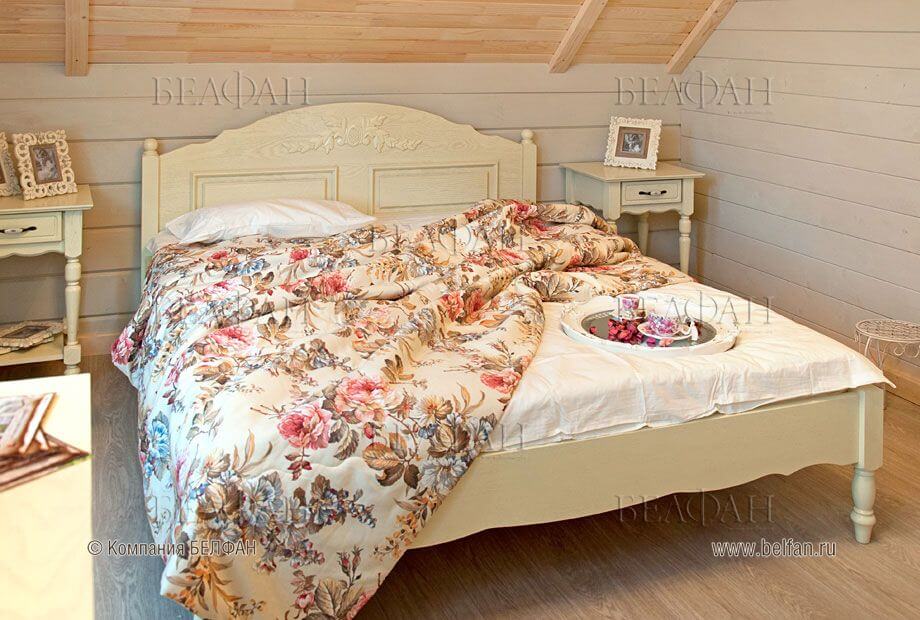 Большие двуспальные кровати как символ счастливой супружеской жизни, уюта и спокойного сна