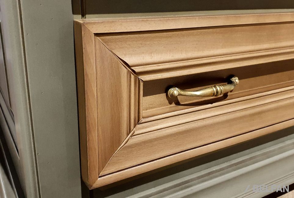 Шкаф с витриной 1-но дв. "Оливия" (правый) массив и шпон ольхи 6