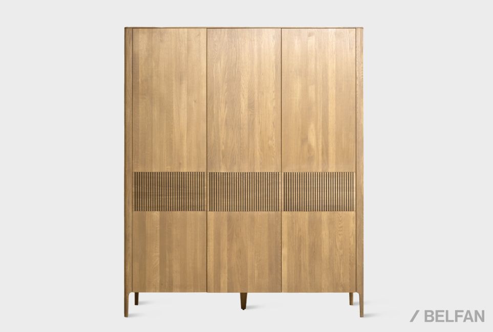 Шкаф для одежды 3-х дверный "Bergamo" массив дуба 6