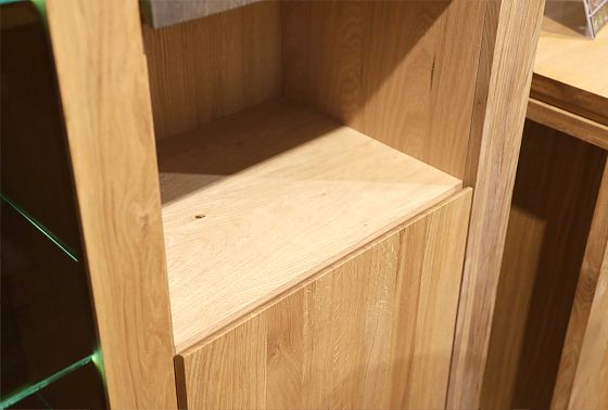 Шкаф с витриной комбинированный "Берген" массив и шпон дуба 3