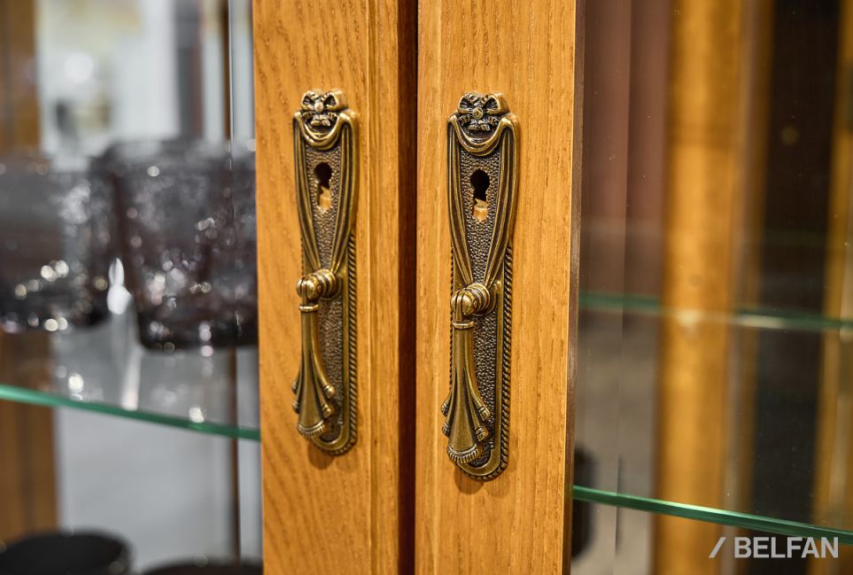 Шкаф с витриной 2-х дверный "Соната" (узкий) массив и шпон дуба 2