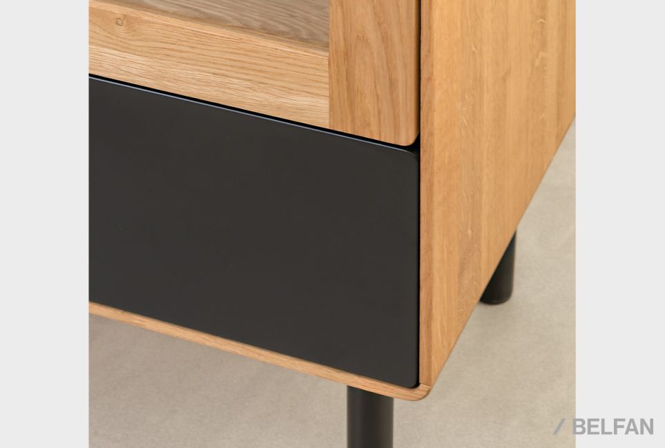 Витрина 1-но дверная "Норман" (правая) массив дуба, МДФ, металл 4