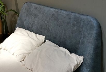 Кровать "Bergamo" (мягкое изголовье); без основания, без матраса; (1600x2000); дуб натуральный; Infinity 12 Smoke Blue