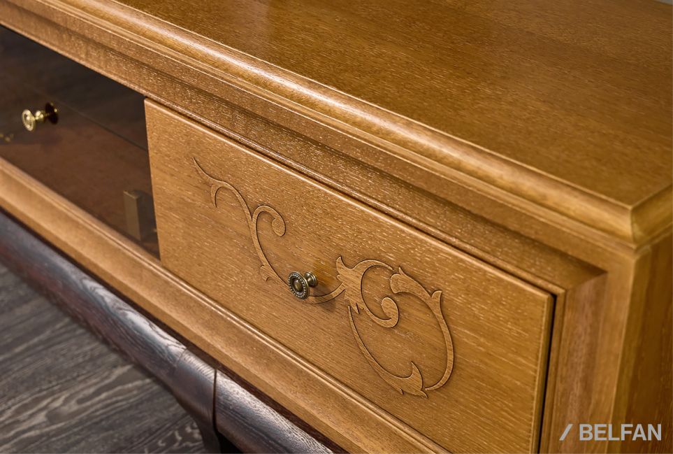 Тумба под ТВ 4-х секционная "Соната" (декор) массив и шпон дуба 2