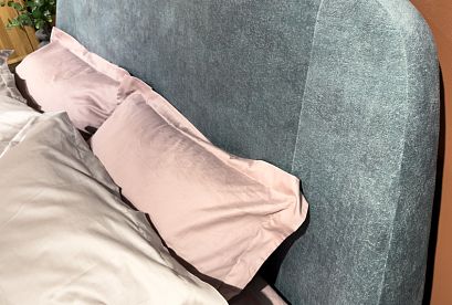 Кровать "Bergamo" (мягкое изголовье); без основания, без матраса; (1600x2000); дуб натуральный; Infinity 13 Jadeite