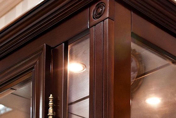 Шкаф с витриной "Полонез" 01 массив и шпон бука 4