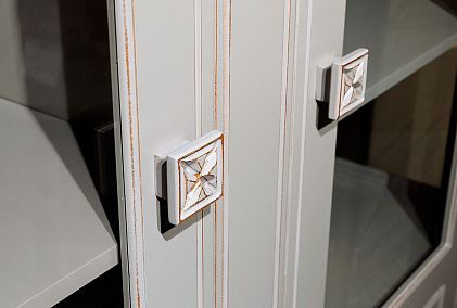 Шкаф с витриной 2-х дверный "Бриансон"