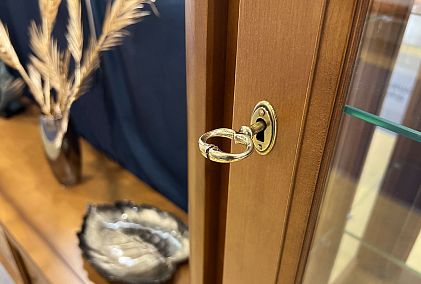 Шкаф с витриной 1-но дв. "Офелия" (правый)