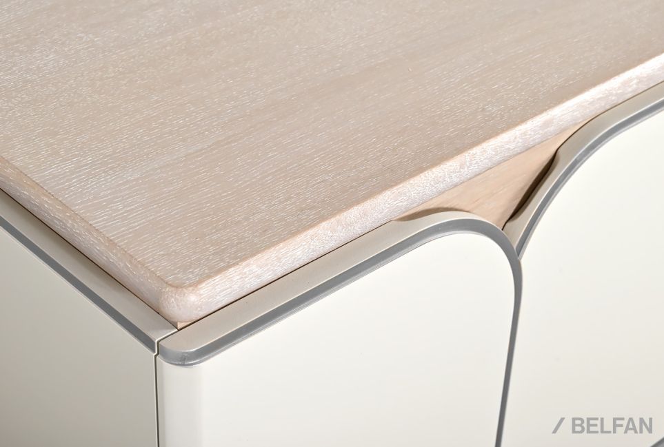 Тумба под ТВ "Алекса" (глухие двери) массив и шпон дуба, МДФ 4