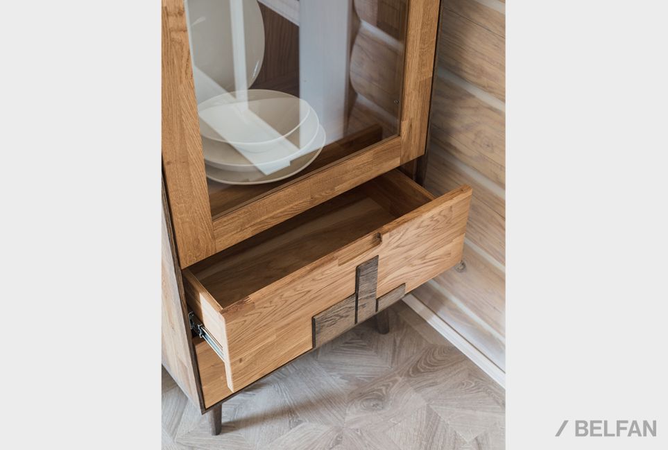 Шкаф с витриной 1-но дверный "Irving Design" (правый) массив дуба 5