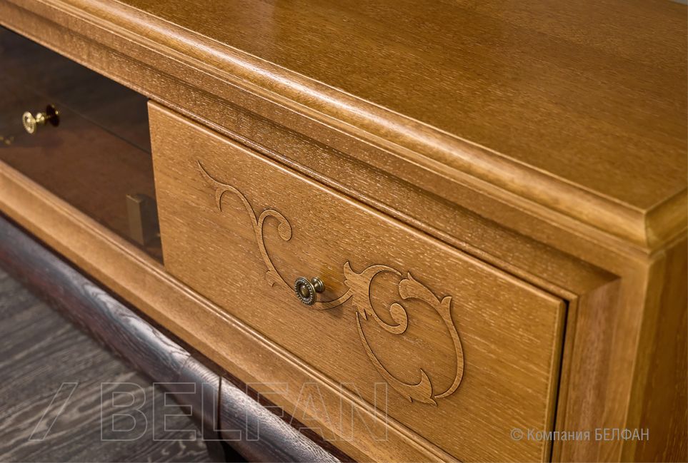 Тумба под ТВ 4-х секционная "Соната" (декор) массив и шпон дуба 2