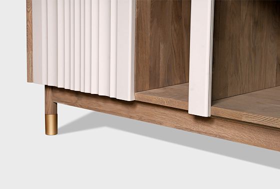 Витрина 2-х дверная "Меридиан" с нишей (комбинированная) массив дуба, МДФ 3