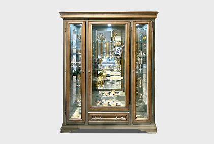 Шкаф с витриной 3-х дверный "Оливия"
