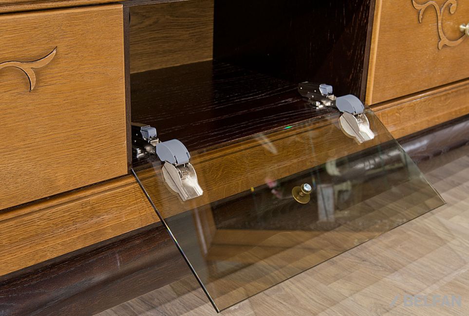 Тумба под ТВ "Соната" (декор) массив и шпон дуба 2