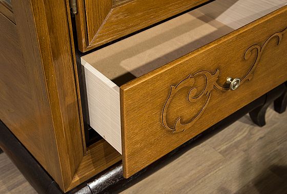 Шкаф с витриной 1-но дв. "Соната" (левый) массив и шпон дуба 7