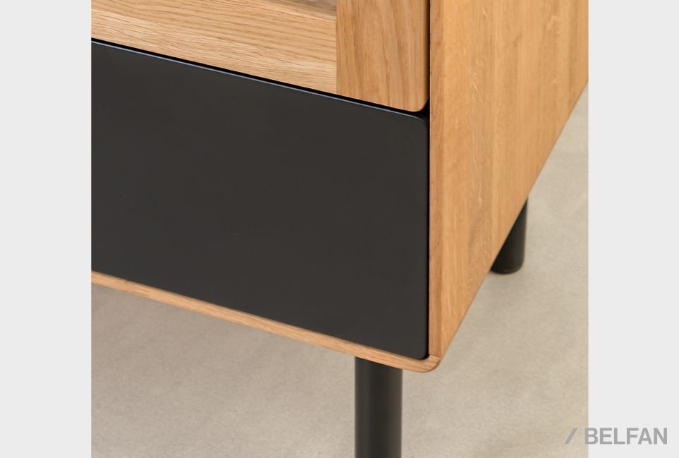 Витрина 2-х дверная "Норман" массив дуба, МДФ, металл 4