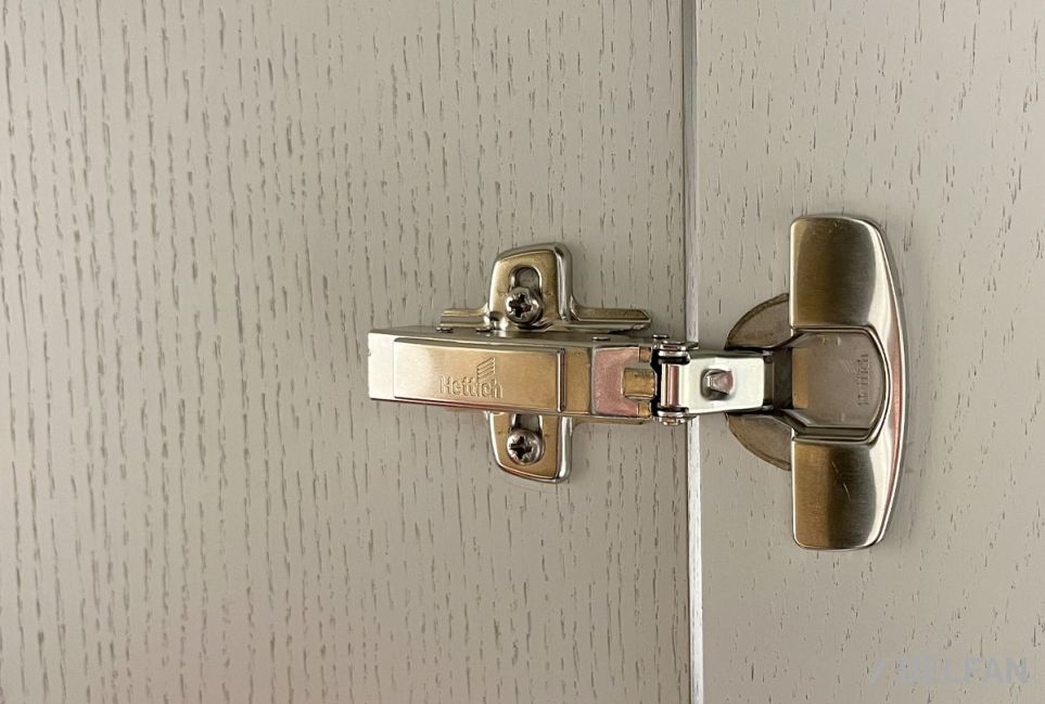 Шкаф для одежды "Costa" 3-х дв. без зеркала массив и шпон дуба 2