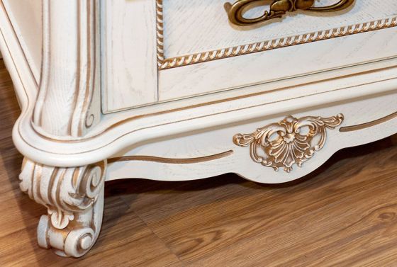 (Алези) Изящные пилястры и фигурно изогнутые ножки из массива дуба