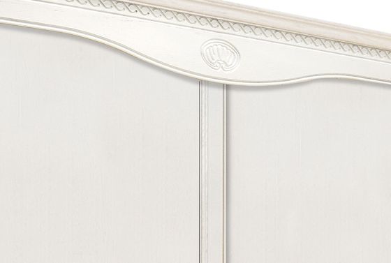 (Лика) Изделия украшены декоративной резьбой.