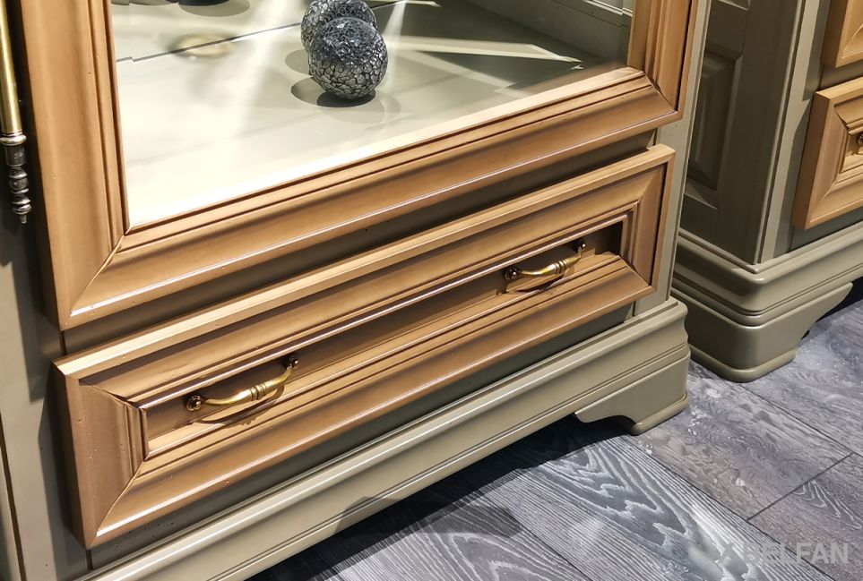 Шкаф с витриной 1-но дв. "Оливия" (левый) массив и шпон ольхи 3