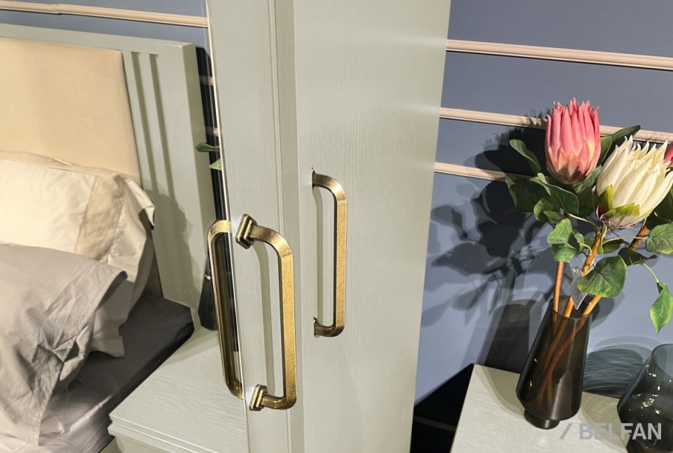 Шкаф 3-х дверный "Чикаго" массив и шпон дуба 2