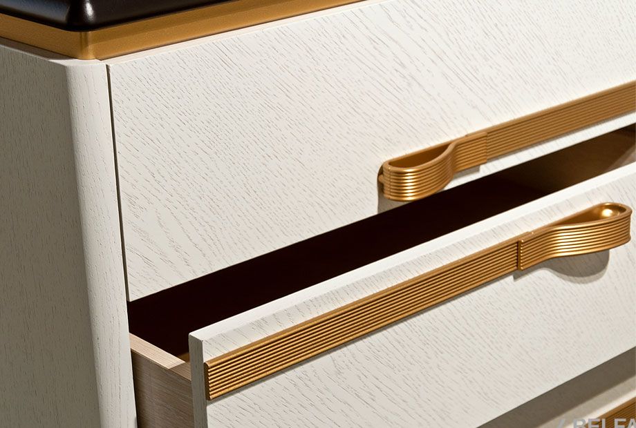 Комод узкий "Мадлен" массив и шпон дуба 2