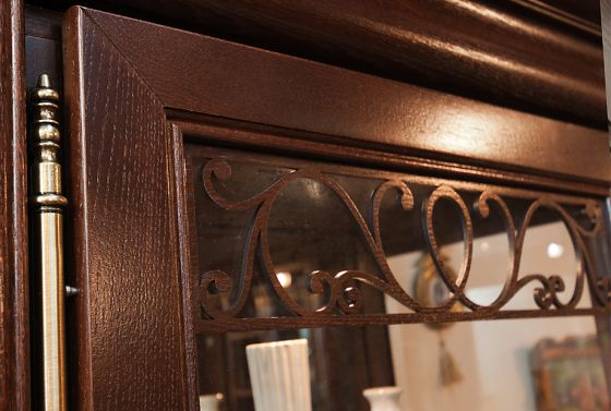 (Оскар) Изящные декоративные элементы на стеклянных дверях