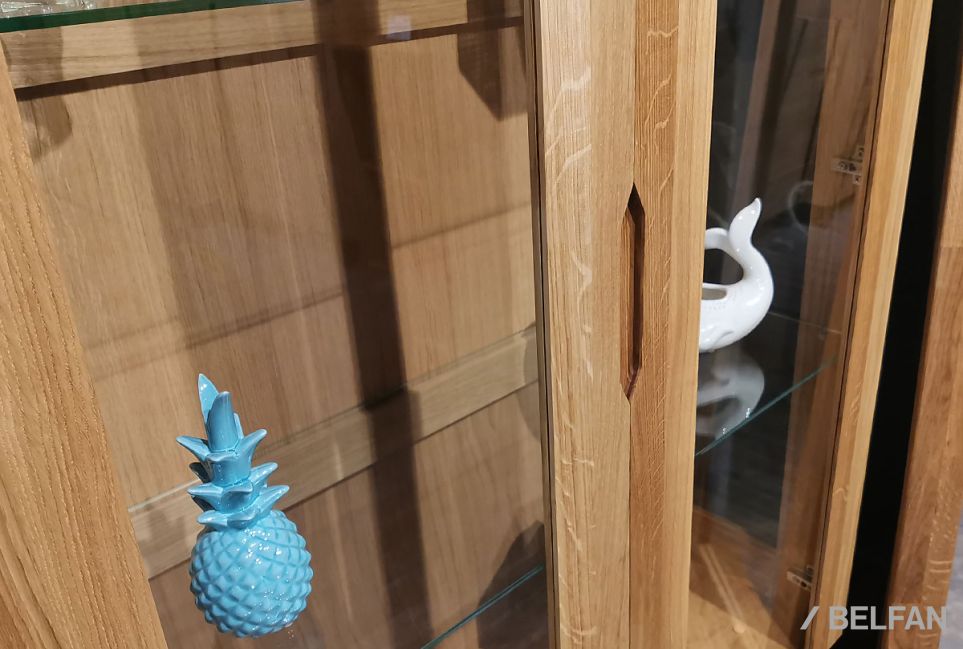 Витрина 2-х дв."Элва" массив и шпон дуба 2