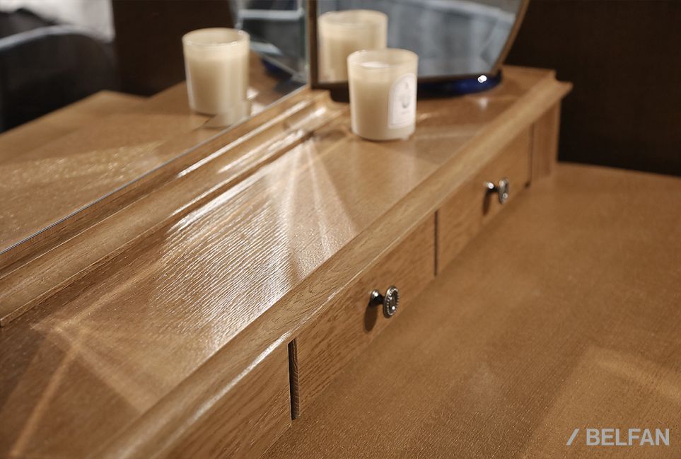 Стол туалетный "Соната" (декор) массив и шпон дуба 2