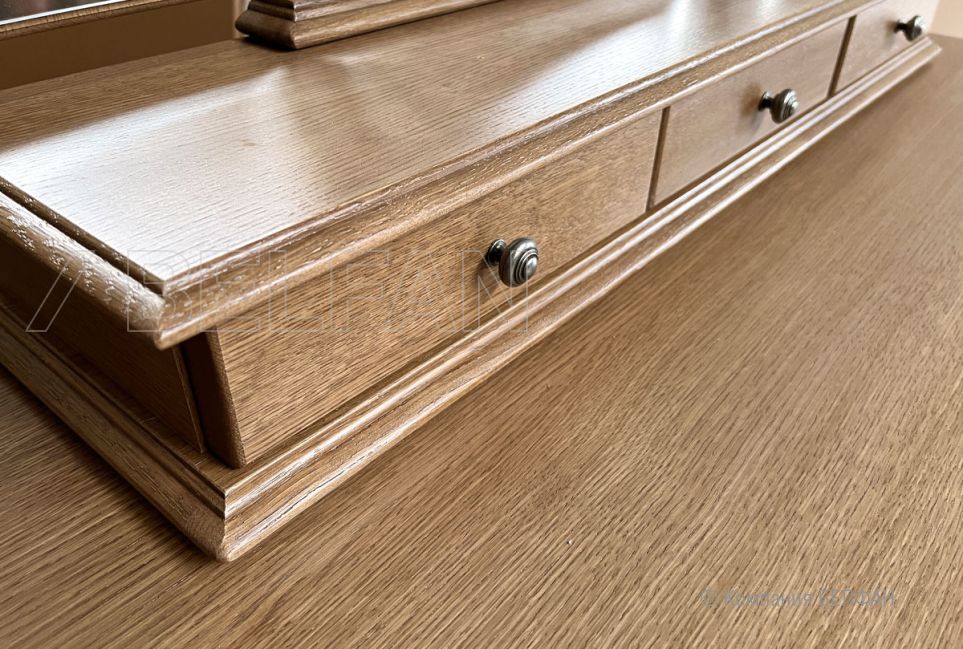 Стол туалетный "Оскар" массив и шпон дуба 4