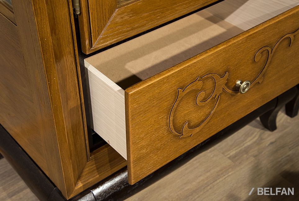 Шкаф с витриной 1-но дв. "Соната" (левый) массив и шпон дуба 3