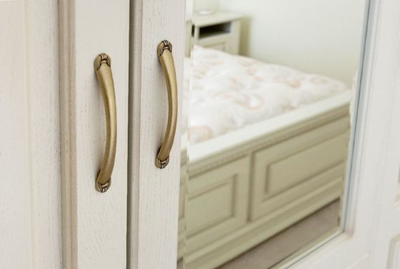 (Верди) Фацет (скошенная грань) на стеклах и зеркалах