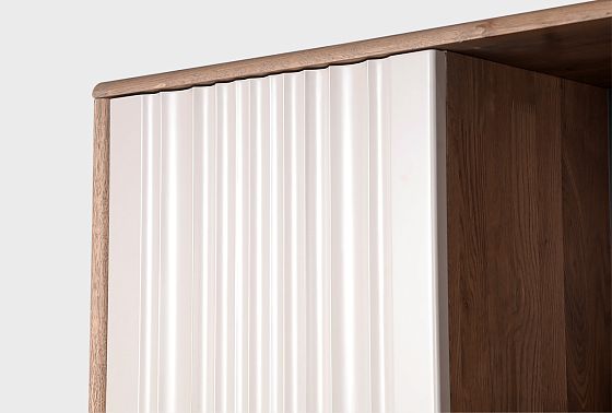 Витрина 2-х дверная "Меридиан" с нишей (комбинированная) массив дуба, МДФ 3