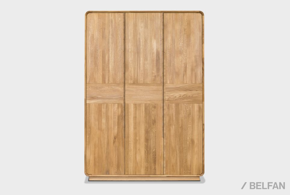 Шкаф для одежды 3-х дверный "Монблан" массив дуба 1