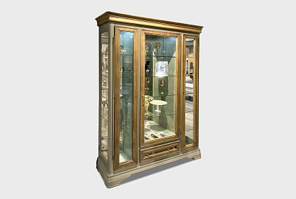 Шкаф с витриной 3-х дверный "Оливия"