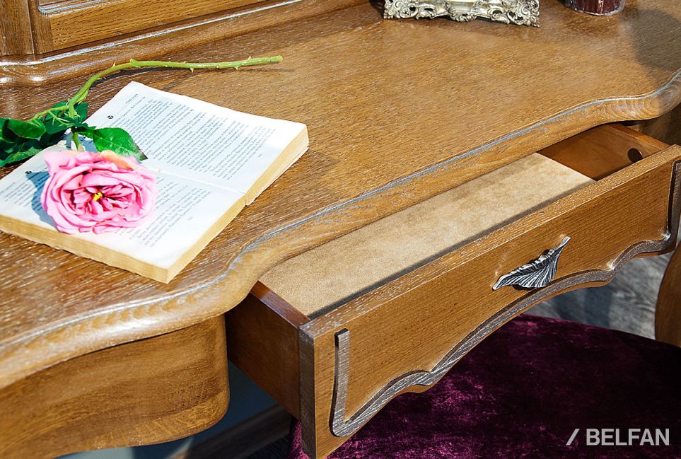 Стол туалетный "Трио" массив и шпон дуба 3