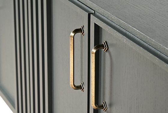 Тумба 4-х дв. "Чикаго" массив и шпон дуба 10