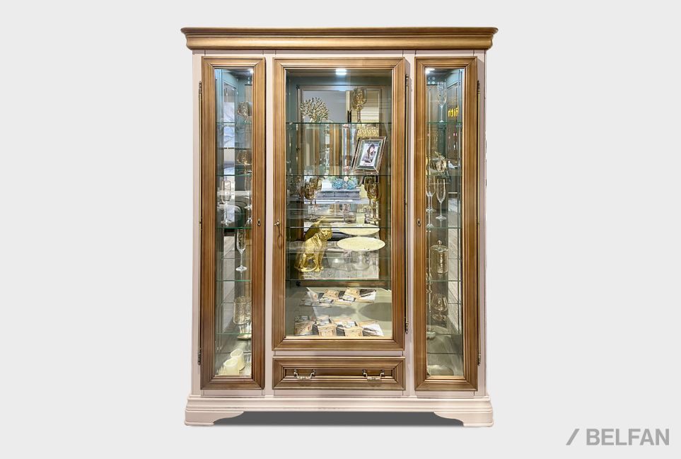 Шкаф с витриной 3-х дверный "Оливия" массив и шпон ольхи 1