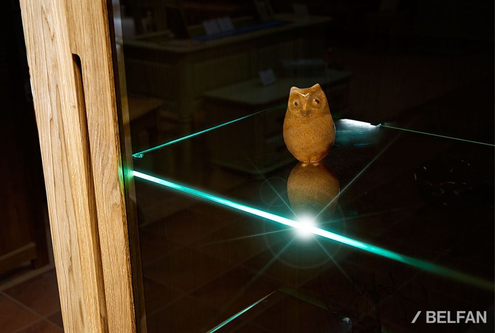 Шкаф с витриной 1-но секц. "Берген" (правый) массив и шпон дуба 2