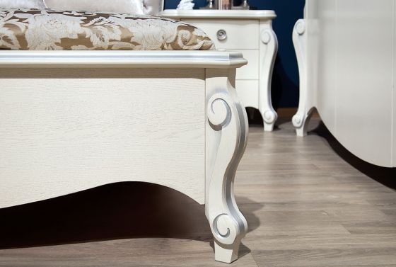 (Луиза) Изящные фигурные ножки из массива дуба.