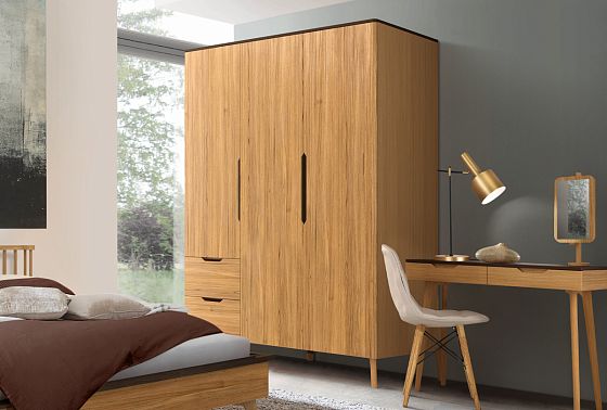 Шкаф для одежды 3-х дверный "Elva" массив и шпон дуба 9