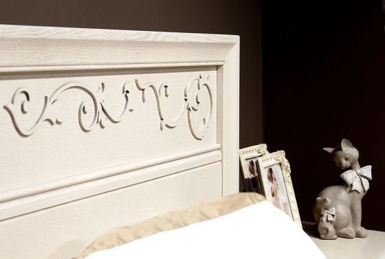 (Соната) Высокое изголовье с оригинальным резным орнаментом