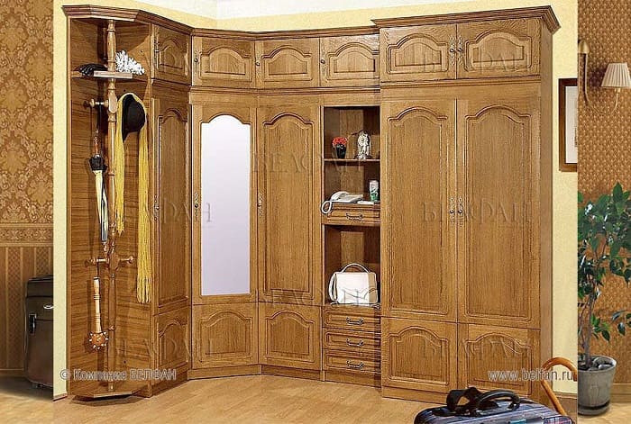 Прихожая в теплых тонах_мебель