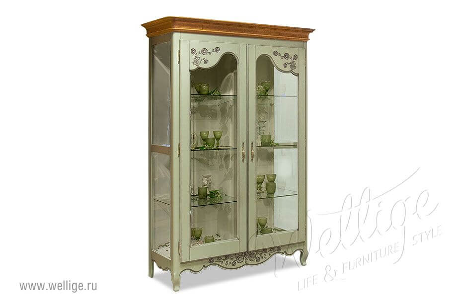 chto_postavit2_vitrina_iz_massiva_olchi