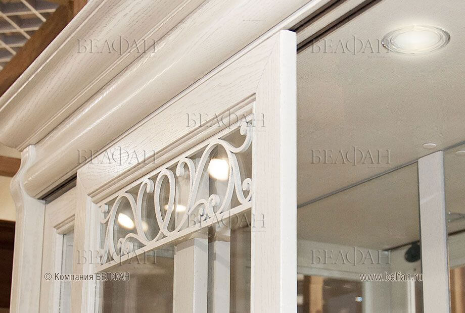 Деревянные шкафы-витрины Деревянные шкафы-витрины