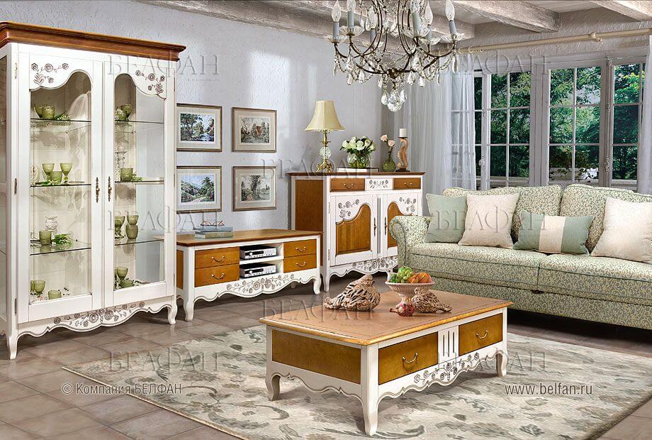 Тарелка или ваза с фруктами на журнальном столике