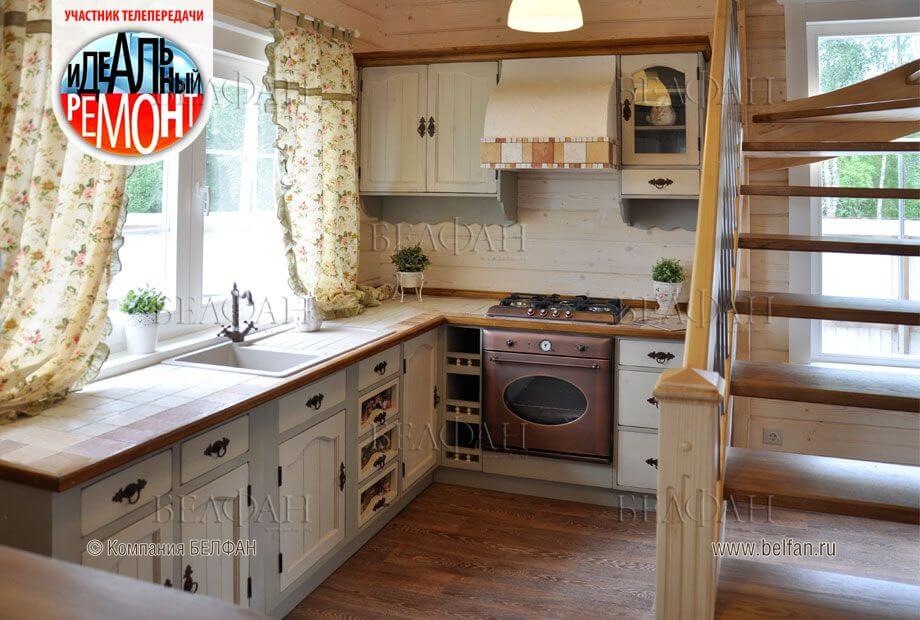 Интерьер кухни бело-коричневого цвета Интерьер кухни бело-коричневого цвета