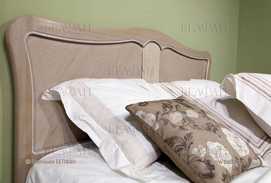 Кровать из массива дуба в спальне Кровать из массива дуба в спальне