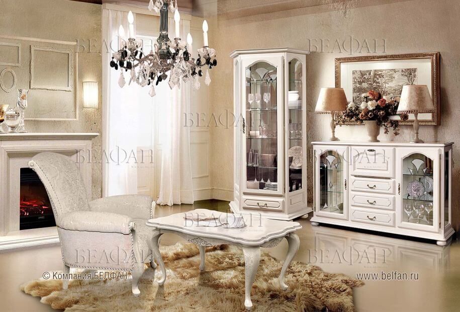 Освещение и декор гостиной в светлых тонах